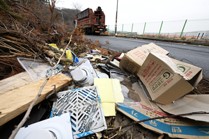 [현장르포] ‘폐기물 투기 몸살’… 화성 양감면 덕지산