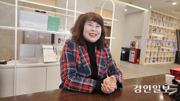 김정선 의왕 신사모 회장이 23일 부곡동 의왕신협 본점에서 인터뷰에 응하고 있다. 2026.2.23 /송수은기자 sueun2@kyeongin.com