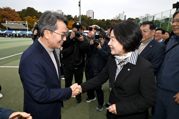 여야를 모두 포괄한 경기도지사 후보로 거론되는 인물들에 대한 지지도 조사에서도 더불어민주당 추미애 전 대표와 김동연 경기도지사의 오차범위 내 접전 양상은 이어졌다. /경인일보DB