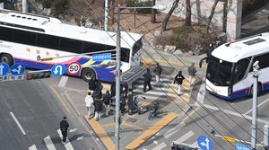 차량 - 행인 눈치게임 ‘교통섬’… 우회전 사고 주의보