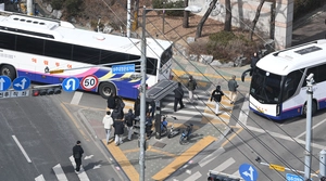 차량 - 행인 눈치게임 ‘교통섬’… 우회전 사고 주의보