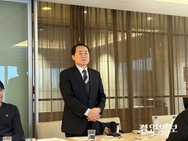 이종관 인천문화재단 대표이사가 24일 중구에서 열린 기자간담회에서 인사말을 하고 있다. 2026.2.24 / 백효은기자100@kyeongin.com