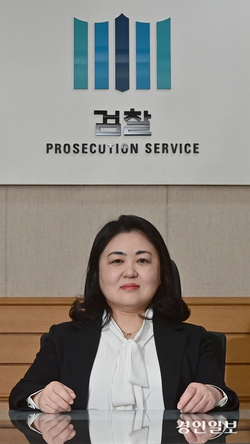 11일 인천 미추홀구 인천지방검찰청에서 만난 박성민 인천지검장은 “인천지검은 인천을 범죄로부터 지키는 든든한 울타리가 되겠다”고 말했다. /조재현기자 jhc@kyeongin.com