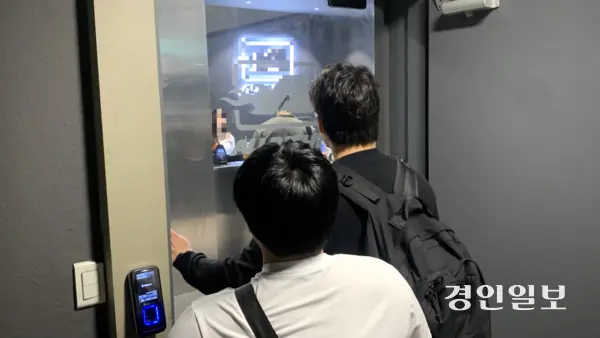 25일 오후 수원시 내 유명 보디빌딩 유튜버가 오픈한 신규 헬스장. 구리시에서 왔다는 박준형(22)씨는 고급 장비들을 갖춘 이곳에서 운동하기 위해 이날 친구와 함께 방문했다고 한다. 2026.2.25 /유혜연기자 pi@kyeongin.com