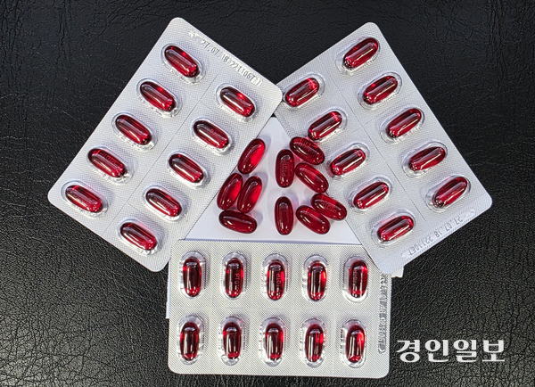 약물을 과다 복용하는 방식으로 환각 효과를 노리는 이른바 ‘OD(overdose의 약자)’ 놀이가 사회 문제로 떠오르고 있다. 사진은 경기 남부 한 창고형 약국에서 구매한 종합감기약. 2026.2.25 /임열수기자 pplys@kyeongin.com