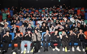 인천 배경 ‘3학년 2학기’ 2만5천명 돌파… 얼어붙은 극장가 녹인 의미있는 긴 학기
