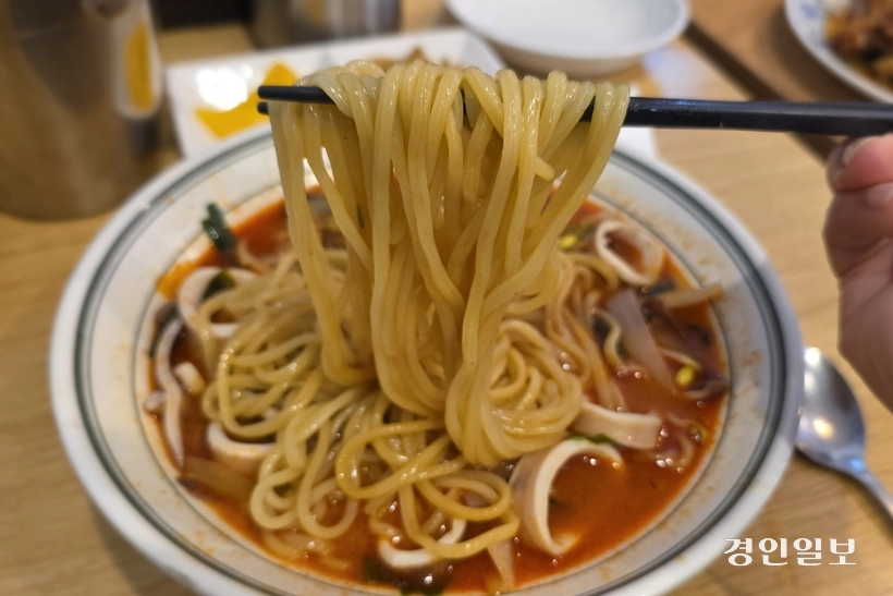 쫀쫀한 면발. /황성규기자 homerun@kyeongin.com