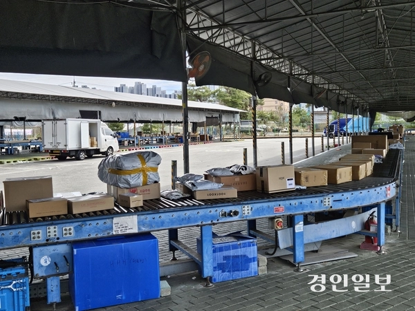 3일 중동 정세 혼란 속 유가 상승이 이어진 가운데 화성의 한 물류센터. 2026.3.3 /김지원기자 zone@kyeongin.com