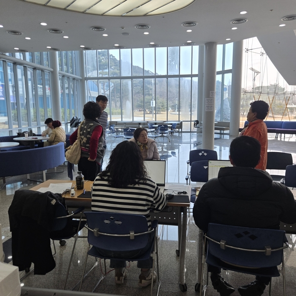 한국남동발전 영흥발전본부가 영흥면 어르신들을 위해 통신비 지원사업 신청을 받았다. /영흥발전본부 제공