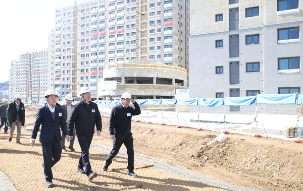 김이탁 국토교통부 1차관이 3일 인천계양·부천대장 공공주택 지구를 방문해 3기 신도시 첫 입주 준비, 해빙기 안전관리, 사업 속도 제고 방안 등을 종합 점검하고 있다. 2026.3.3 /국토교통부 제공