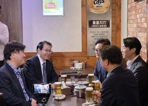 한준호 치킨집 회동에 쏠린눈…친명 핵심들 동석