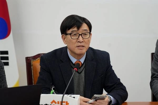 인천시장 예비후보로 등록한 이기붕 개혁신당 인천시당위원장도 유 시장과의 연대에 대해 “열려 있다”며 긍정적인 반응을 보였다. /경인일보DB