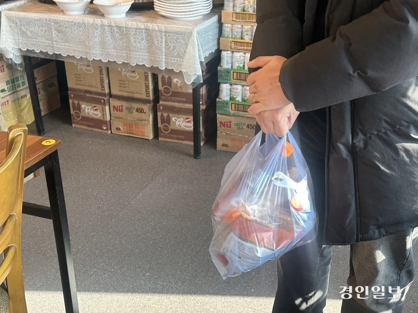 공손하게 모은 두 손. /경인일보 일벌이기 클럽