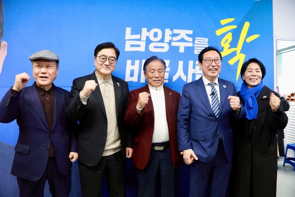 지난 8일 더불어민주당 김한정 남양주시장 예비후보 선거 사무실 개소식에는 우원식 국회의장 부부가 참석했으며 우원식 국회의장이 후원회장을  맡았다. /김한정 남양주시장 예비후보 선거 사무실 제공