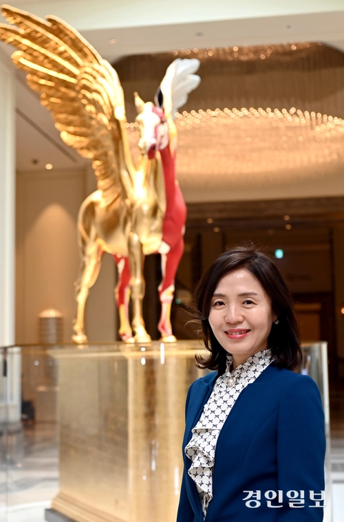 파라다이스시티 배현미 총지배인은 “‘서비스의 본질은 진정성’이라는 마음으로 앞으로도 고객의 목소리에 귀 기울이며 파라다이스시티만의 차별화된 경험을 만들어 가겠다”고 말했다. /김용국기자 yong@kyeongin.com