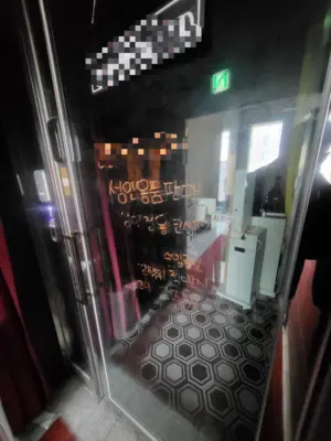 [단독] “수원시내 한 건물 50~60명 집단 성행위” 112 신고