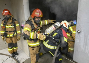 [포토] 경기도소방학교, 건물 화재 진압 훈련