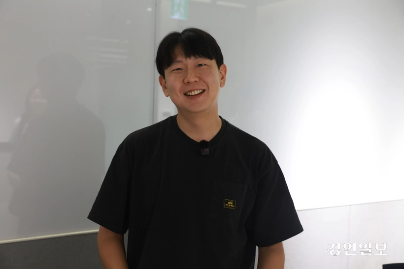 사용자 앱 활용 수준 격차를 줄이는 것도 이용재 대표가 고민하는 지점이다. 2025.9.1 /김도윤PD kjkdy02@kyeongin.com