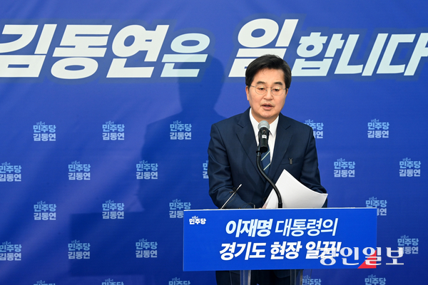 김동연 경기도지사가 12일 오전 안양역에서 제9회 전국동시지방선거 경기도지사 후보 출마 선언을 하고 있다. 2026.3.12 /최은성기자 ces7198@kyeongin.com