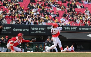 몸푸는 KBO, 시범경기 첫날 1만8천명 관중
