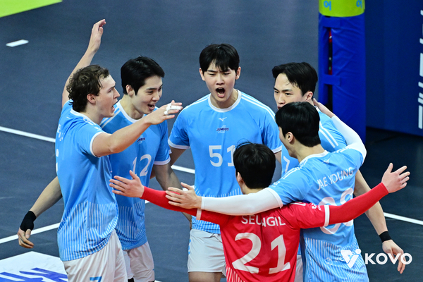 15일 부산 OK저축은행과의 원정경기에 나선 인천 대한항공 점보스. /KOVO 제공