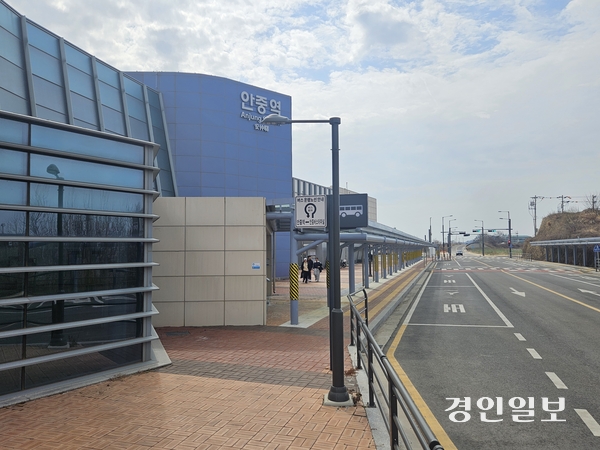 포승~평택 철도 총연장 30.3㎞ 가운데 평택항과 직접 연결되는 안중~포승 3공구 인근 안중역. 평택 포승읍·안중읍·청북읍 등 서부권역에서는 평택항 성장과 지역 균형 발전을 위해 항만 연결 산업철도의 조기 추진이 필요하다는 여론이 확산되고 있다. 2026.3.16 평택/김종호기자 kikjh@kyeongin.com