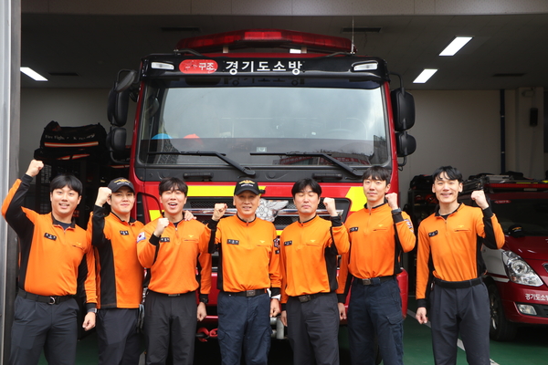 수원소방서 119구조대 소방교 문인수, 소방사 이상민, 소방교 김용희, 소방경 김동희, 소방위 채민형, 소방장 최용진, 소방교 박수산. /수원소방서 제공