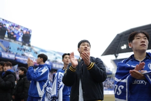 ‘전방 압박과 강철 체력’ 수원삼성, 김해 잡고 선두로…