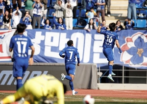 돌아온 축구 맛집… 수원 ‘개막 4연승’