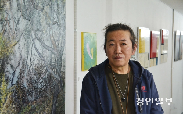 도시재생청년예술인협동조합 위창완 대표는 캐나다에서 시각예술학 석사 학위를 받고 10여년간 강의를 하다가 귀국해 2012년부터 안양지역에서 활동하고 있다. 2026.3.19  안양/박상일기자 metro@kyeongin.com