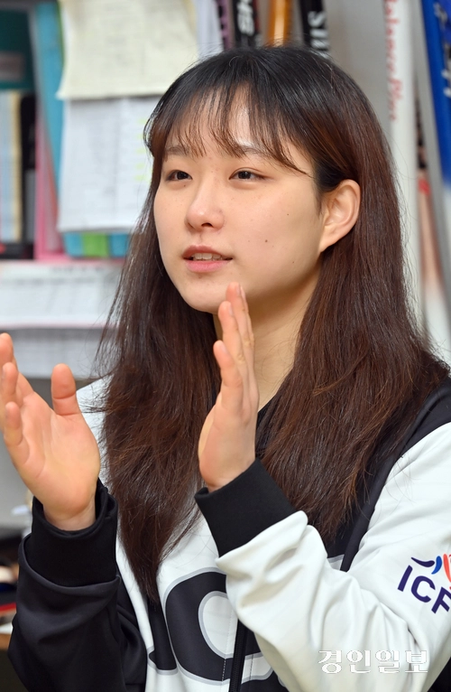 제107회 전국동계체전에서 동메달을 딴 인천 컬링 믹스더블팀 이수빈. /김용국기자 yong@kyeongin.com