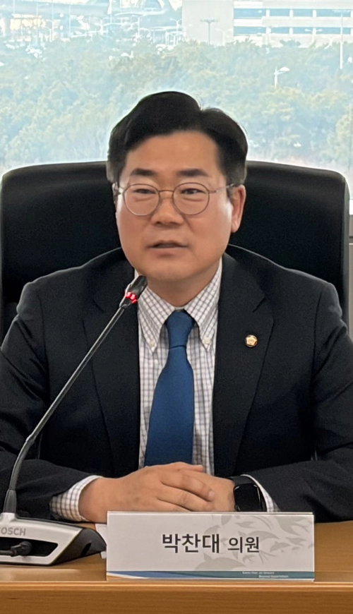 24일 인천공항공사를 찾아 공사 노조와 간담회를 가진 박찬대 국회의원. 2026.3.24 /박찬대 의원실 제공