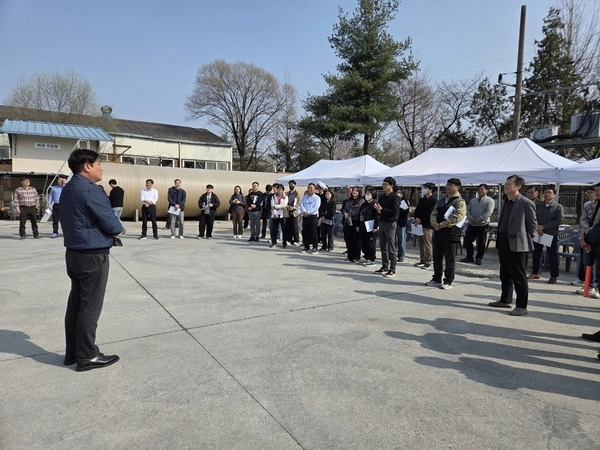 경기녹색환경지원센터는 경기도보건환경연구원과 협력해 지난 25일부터 26일까지 이틀간 경기도인재개발원 다산홀과 현장 교육지에서 ‘2026년 제1차 경기도 하수 관계 공무원 직무교육’을 실시했다. /경기녹색환경지원센터 제공