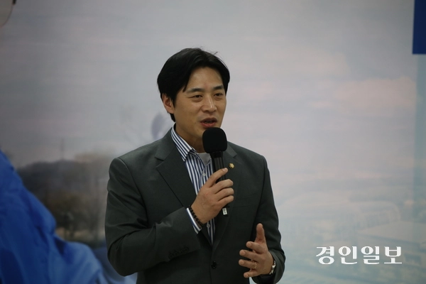 지난 28일 서정완(민) 하남시장 예비후보 선거사무소 개소식에 참석한 한준호 의원은 축사를 하고 있다. 2026.3.29 하남/문성호기자 moon23@kyeongin.com