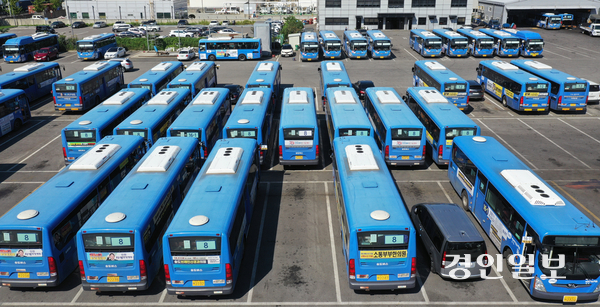 [사설] 혈세만 쏟고 운영엔 눈감는 인천시 버스준공영제 - 뉴스 썸네일 이미지