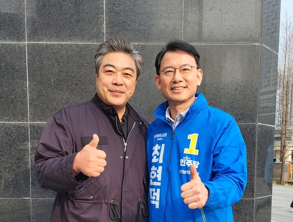 배우 이원종씨가 최현덕 남양주시장 예비후보의 후원회장직을 수락했다. 2026.3.30 /최현덕 예비후보 사무실 제공