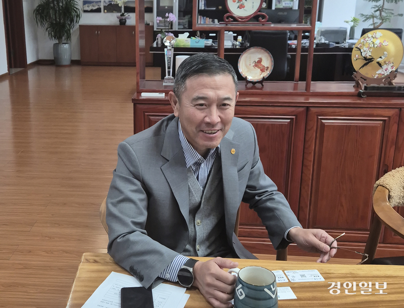 위동항운 주앙 옌 부사장은 최근 경인일보와의 인터뷰에서 “위동항운은 한중카페리 항로를 개설한 이후 36년 동안 한중 교류에 큰 역할을 했다고 자부한다”고 밝혔다. /김주엽기자 kjy86@kyeongin.com