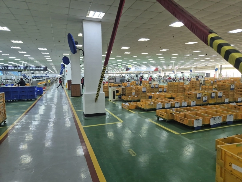 인천과 중국 산둥성 웨이하이를 잇는 한중카페리가 개설되면서 안정적인 물류망을 확보할 수 있게 됨에 따라 이곳에 한국 기업이 잇따라 진출하고 있다. 웨이하이에 있는 한국 자동차 부품 공장. /중국 웨이하이 김주엽 기자 kjy86@kyeongin.com