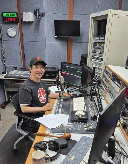 20주년을 맞은 경인방송 ‘박현준의 라디오가가’의 박현준 PDJ. /경인방송 제공