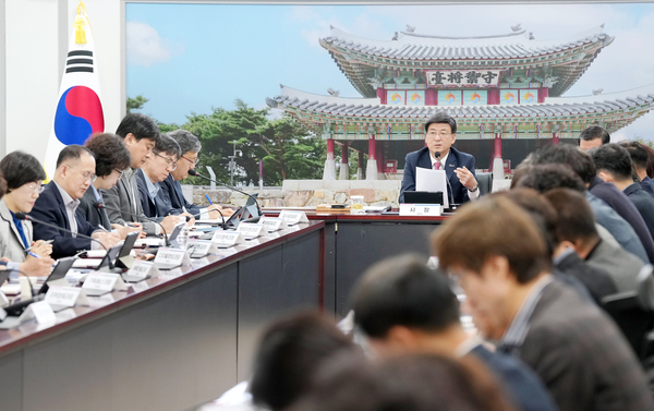 광주시가 경기도민체전과 장애인체전에 행정력을 총투입한다. 이와 관련, 방세환 광주시장이 지난 1일 확대간부회의에서 필승 전략을 강조하고 있다. /광주시 제공