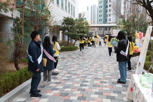 잠원중, ‘반갑DAY’ 등교맞이 행사 성료… 학교폭력 예방·친구 사랑 실천