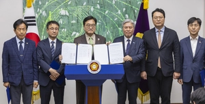 [사설] 개헌, 야당은 적극 검토하고 여당은 야에 명분줘야
