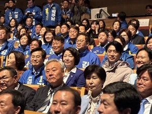 민주당, 수원 찾아 지방선거 전 첫 현장 최고위 개최…“일 잘하는 지방정부 만들 것”