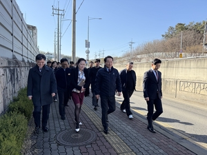 계양TV 첫 입주단지 찾은 유정복… 바닥 민심 다지기