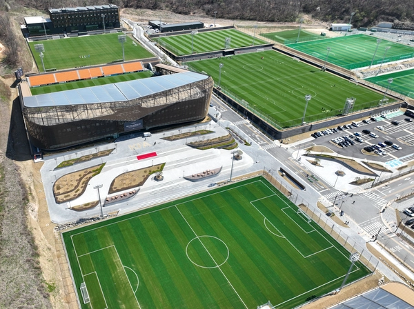 대한축구협회가 7일 충남 천안시 서북구에 마련된 코리아풋볼파크 공식 개관식을 열었다. 사진은 코리아풋볼파크 전경. /연합뉴스