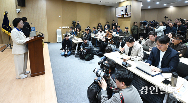 추미애 더불어민주당 경기도지사 후보가 8일 오전 수원시 경기도의회에서 기자회견을 하고 있다. 2026.4.8 /최은성기자 ces7198@kyeongin.com