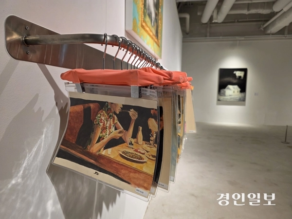 수원시립아트스페이스광교에서 열리고 있는 ‘하나 쌓고, 하나 빼-기’ 전시 모습. 2026.4.8 /구민주기자 kumj@kyeongin.com