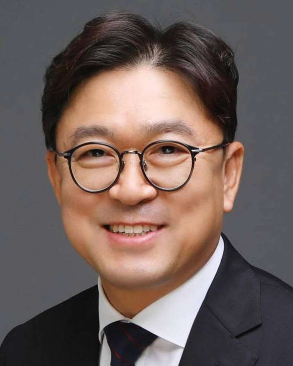 이재준 “시민 삶 책임지는 해결사” vs 권혁우 “수원 엔진 다시 돌릴 것” 민주당 수원시장 토론회