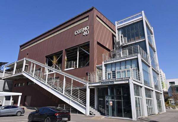 화학공장을 시민공간으로 바꾼 연금술, 가좌동 ‘코스모40’