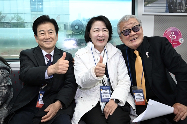 추미애, 파주 도라산역 찾아 “경기북부 평화 안착, 통일부와 함께 노력하겠다”